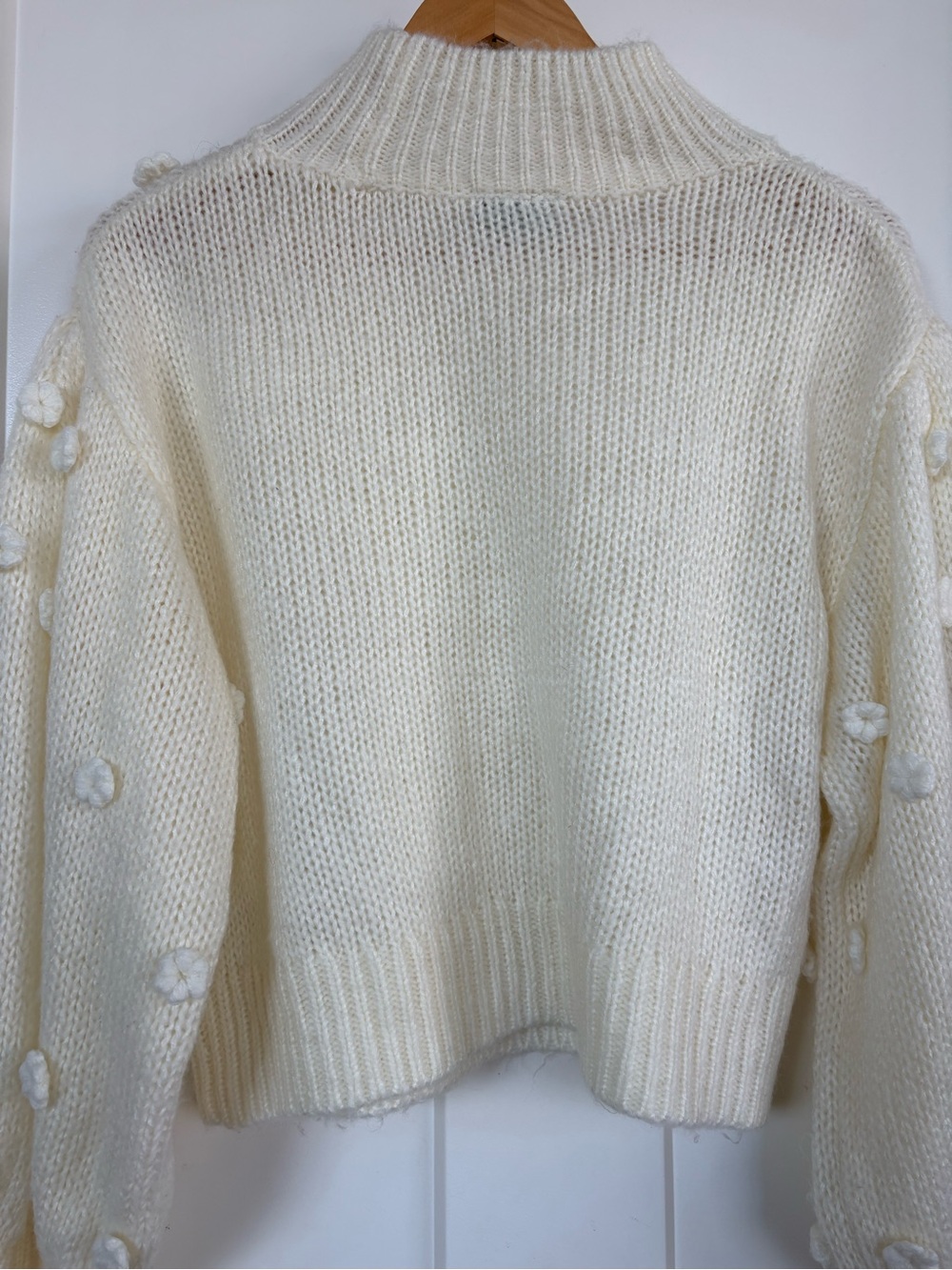 Farm Rio Cream Handmade Flowers TurtleNeck Sweater w/ Appliqué Puff Sleeves S:M - Picture 8 of 12